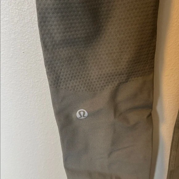 Green Lululemon Leggings - Picture 6 of 8